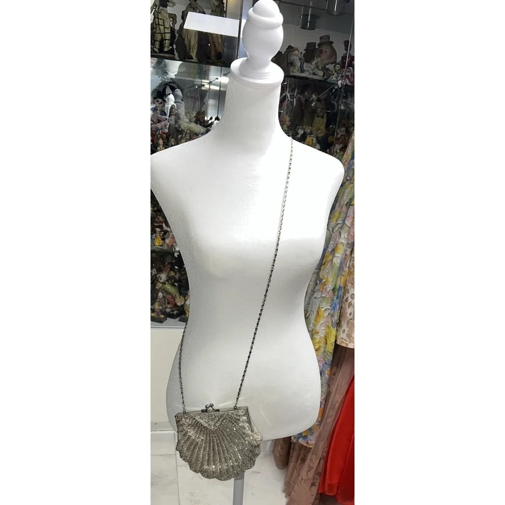 #43 La Regale Silver Glass  Beaded  Clamshell Crossbody Purse With A Chain Strap